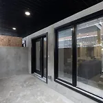 New Modern 1br Basement Near Downtown Free Parking Apartment Ottawa
