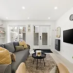 New Modern 1br Basement Near Downtown Free Parking Apartment Ottawa