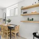 New Modern 1br Basement Near Downtown Free Parking Apartment Ottawa
