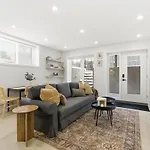 New Modern 1br Basement Near Downtown Free Parking