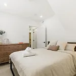 Apartment New Modern 1br Basement Near Downtown Free Parking Ottawa