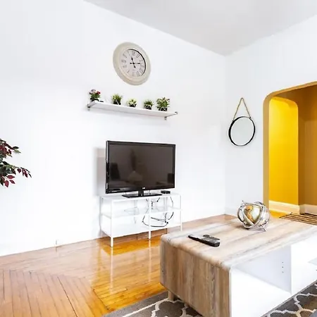 Beautiful 3-Bedroom Home In Centretown With Wifi *