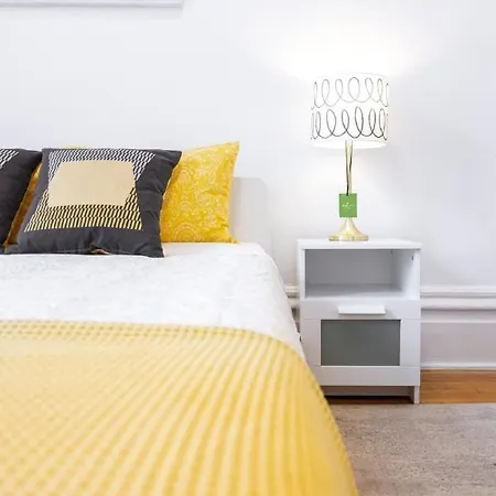 Beautiful 3-Bedroom Home In Centretown With Wifi Apartment *