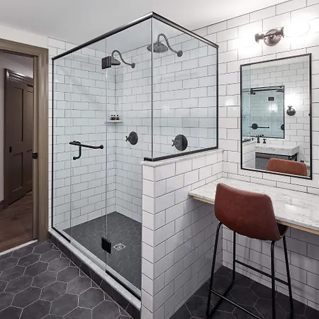 Hotel Metcalfe By Gray Collection