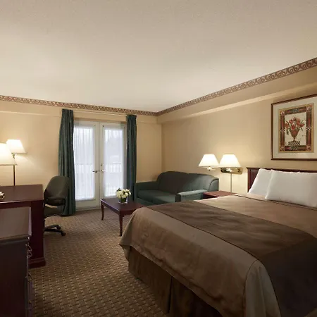 Travelodge By Wyndham West Ottawa