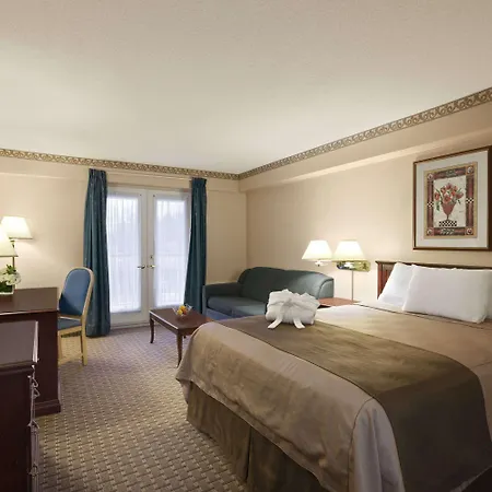 Travelodge By Wyndham West Ottawa