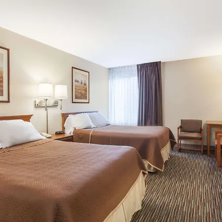 Travelodge By Wyndham West Hotel