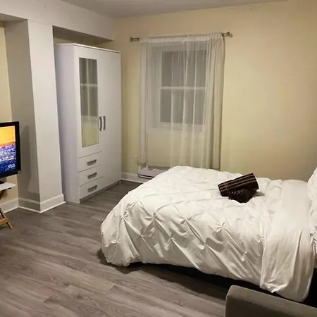 Byward Suites *