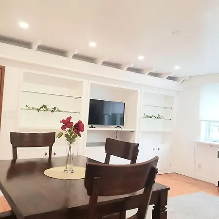 Magnificent 3 Bedroom Near Downtown With Parking. Ottawa