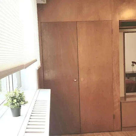 Magnificent 3 Bedroom Near Downtown With Parking.