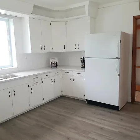 Apartment Magnificent 3 Bedroom Near Downtown With Parking. *