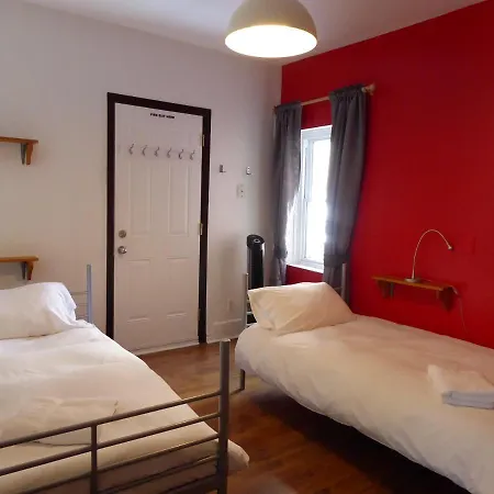 Barefoot Hostel *