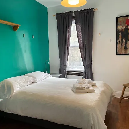 Barefoot Hostel