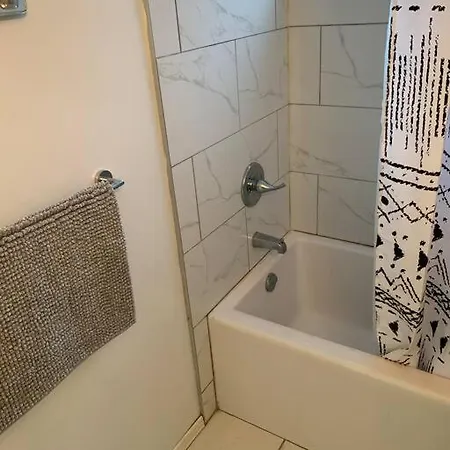 Pleasant Retreat In Orleans! Apartment *