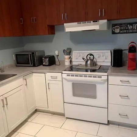 Apartment Pleasant Retreat In Orleans! *