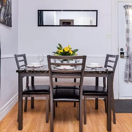 2br Apt W 2 King Beds Steps From Byward Market * Ottawa