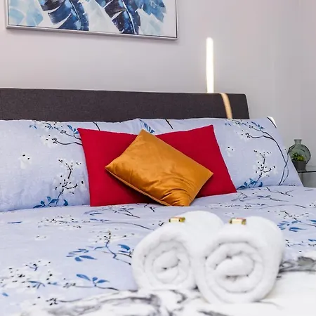 2br Apt W 2 King Beds Steps From Byward Market