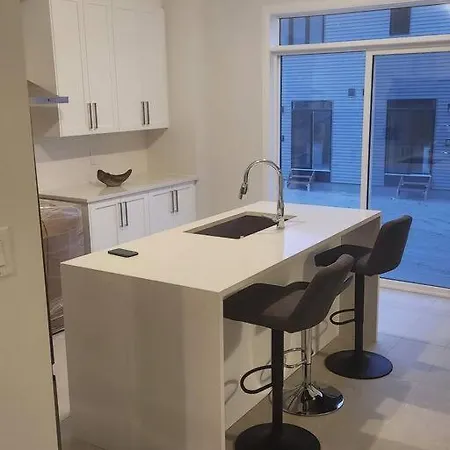 Apartment Whales & Oaks House