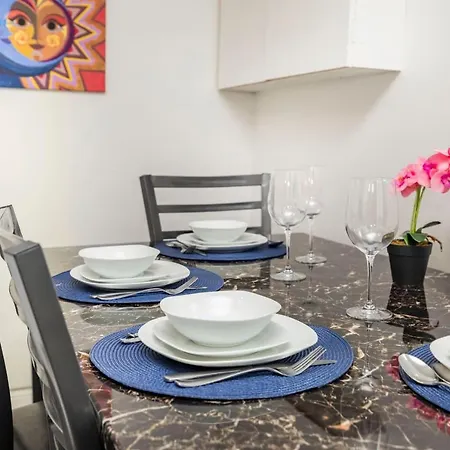 Modern 3br - Balcony - Near Byward Market Apartment *