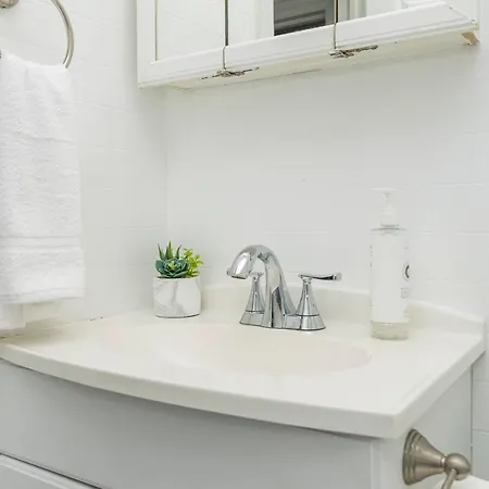 Modern 3br - Balcony - Near Byward Market Apartment Ottawa