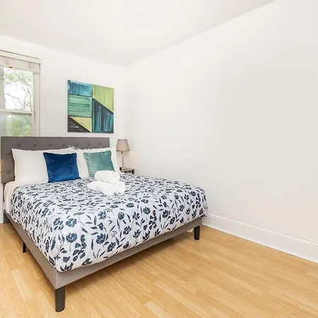 Modern 3br - Balcony - Near Byward Market Apartment *