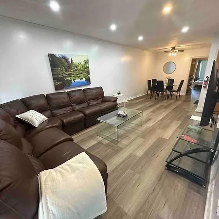 3 Bedroom Near Downtown *