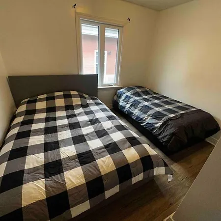 3 Bedroom Near Downtown *