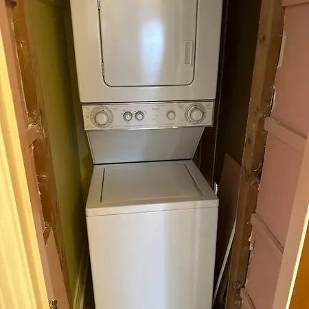 Apartment 3 Bedroom Near Downtown Ottawa