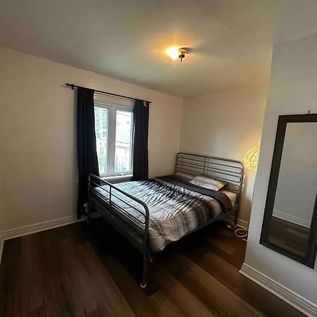 3 Bedroom Near Downtown Apartment