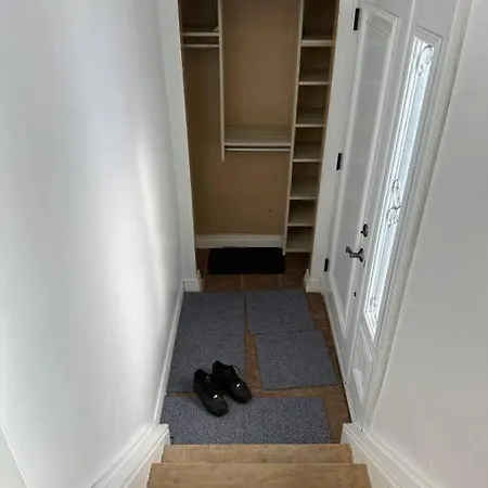 3 Bedroom Near Downtown Apartment Ottawa