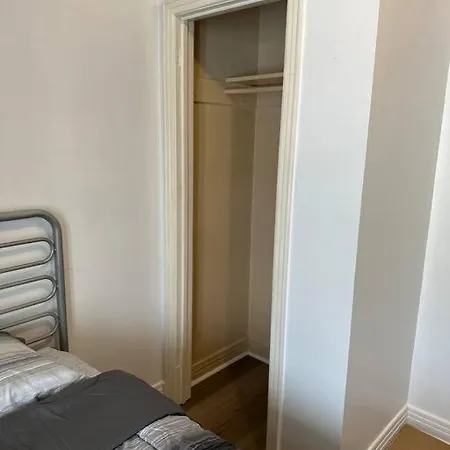 3 Bedroom Near Downtown Apartment Ottawa