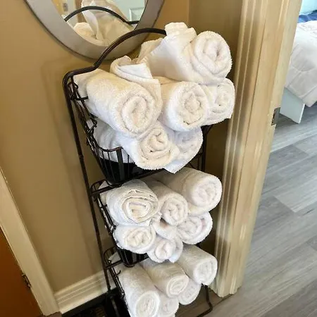 3 Bedroom Near Downtown Apartment *