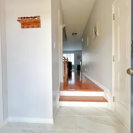 Charming 3 Bed Townhome Hotel