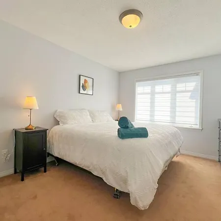 Charming 3 Bed Townhome 4* Ottawa