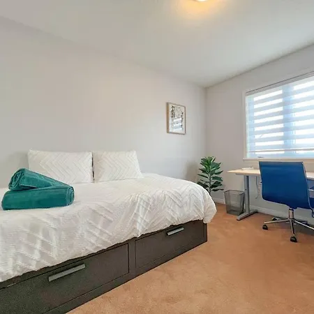 Hotel Charming 3 Bed Townhome Ottawa