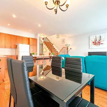 Hotel Charming 3 Bed Townhome
