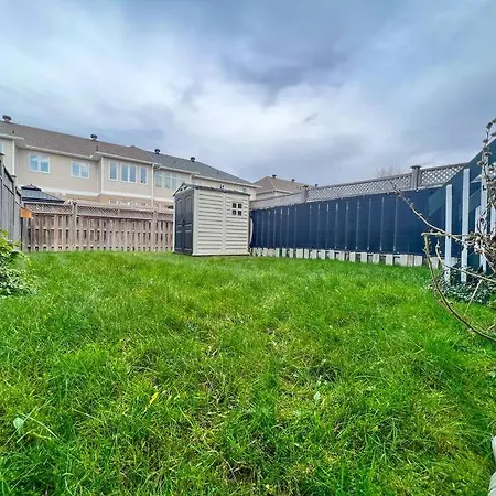 Charming 3 Bed Townhome Hotel Ottawa