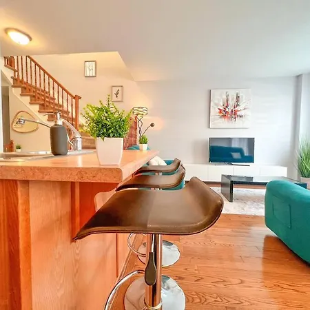 Charming 3 Bed Townhome 4* Ottawa