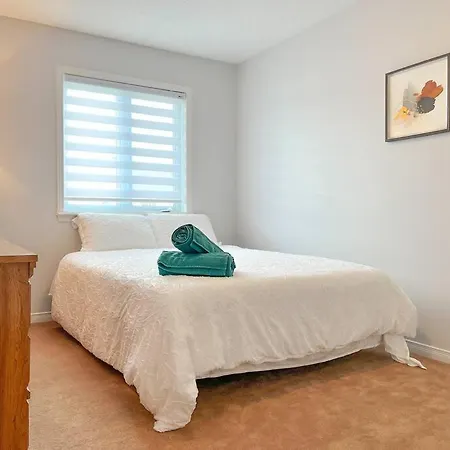 Charming 3 Bed Townhome Ottawa