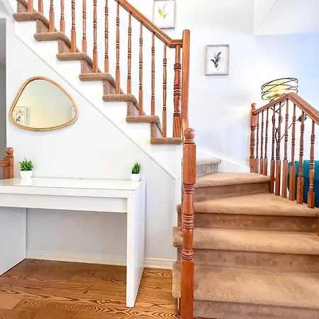 Charming 3 Bed Townhome Hotel