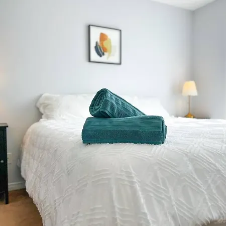 Hotel Charming 3 Bed Townhome Ottawa