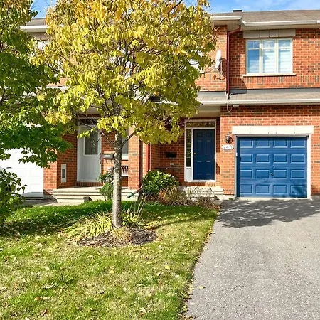 Charming 3 Bed Townhome 4*