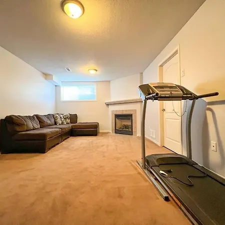 Charming 3 Bed Townhome Ottawa