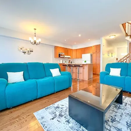 Charming 3 Bed Townhome Ottawa