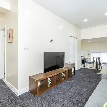 Cozy 1br Apt - King Bed - Mid Chinatown *