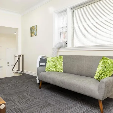 Cozy 1br Apt - King Bed - Mid Chinatown Apartment Ottawa