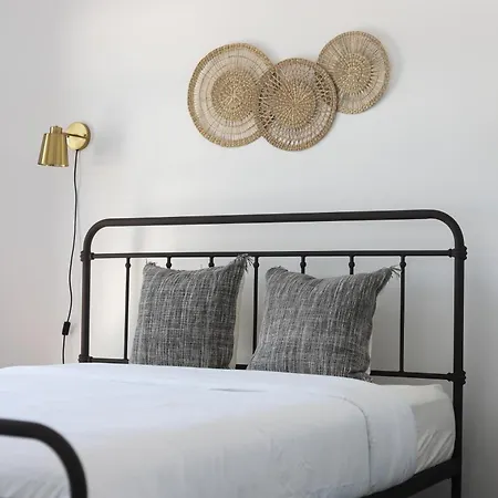Apartment 20 Min Dt 12 Min Yow Sleeps 8 Quiet W Parking