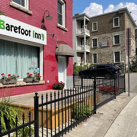 Barefoot Hostel *