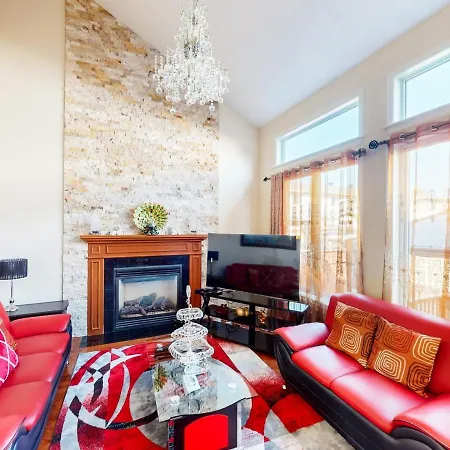 4 Bedroom House In Ottawa, Great Location Apartment *