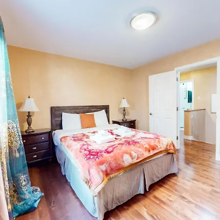 Apartment 4 Bedroom House In Ottawa, Great Location *